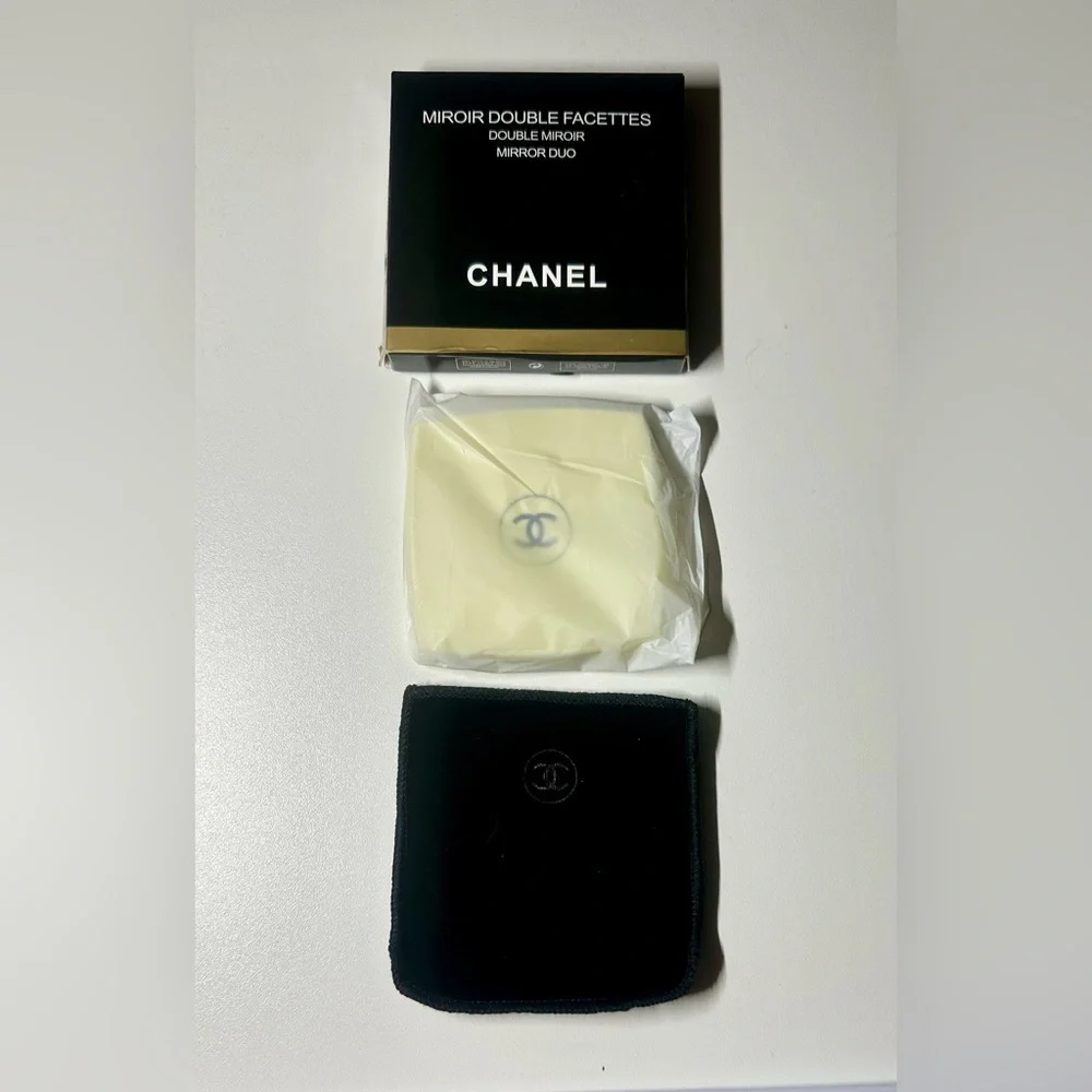 CHANEL Mirror Duo Compact Double Facette in Yellow GWP NWB - Picture 8 of 10